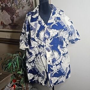 Men's Short Sleeve Palmwave button up floral print shirt.
